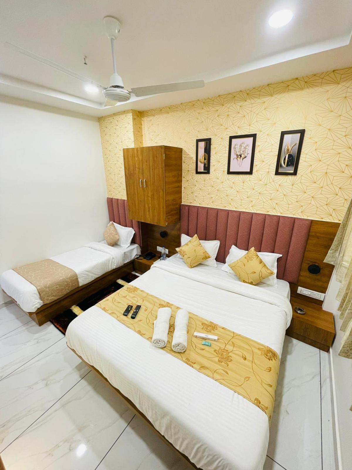 Hotel Avenue Sky Ahmadabad Zewnętrze zdjęcie