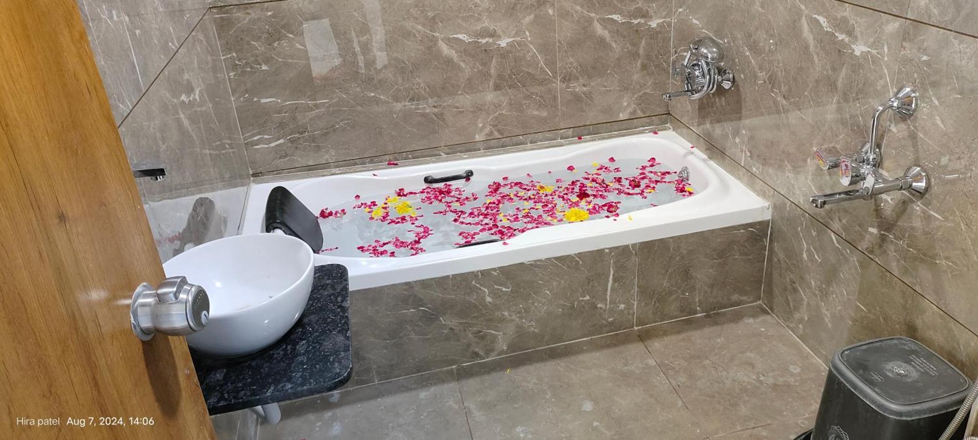 Hotel Avenue Sky Ahmadabad Zewnętrze zdjęcie