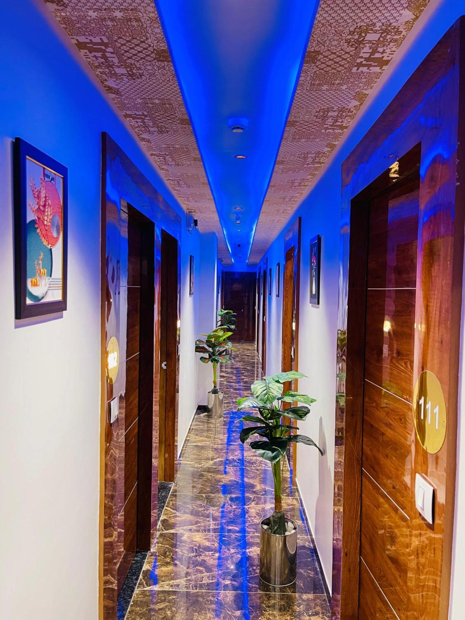Hotel Avenue Sky Ahmadabad Zewnętrze zdjęcie