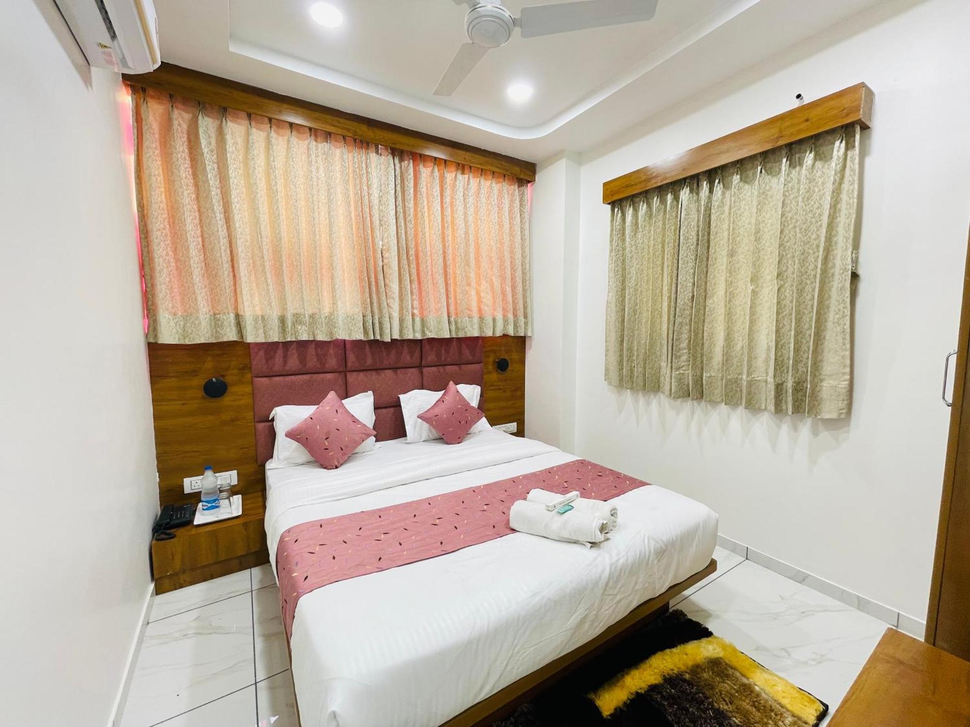 Hotel Avenue Sky Ahmadabad Zewnętrze zdjęcie