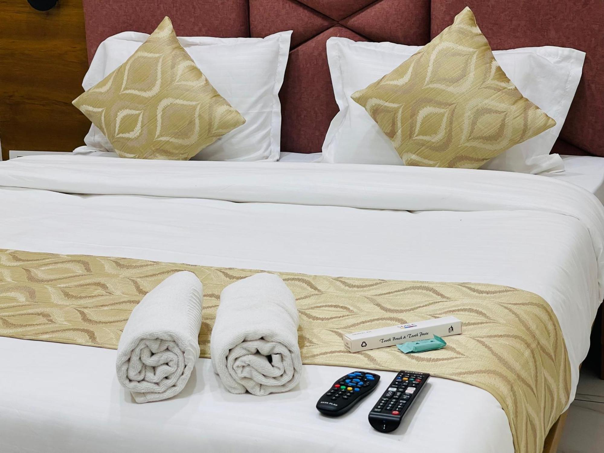 Hotel Avenue Sky Ahmadabad Zewnętrze zdjęcie