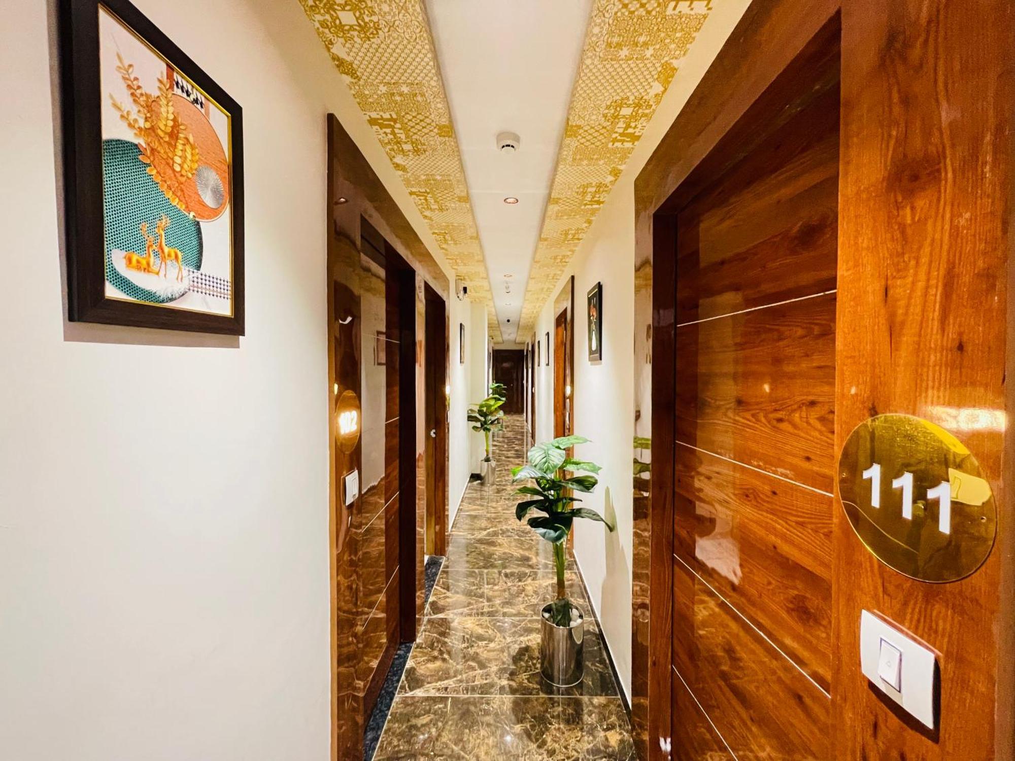 Hotel Avenue Sky Ahmadabad Zewnętrze zdjęcie