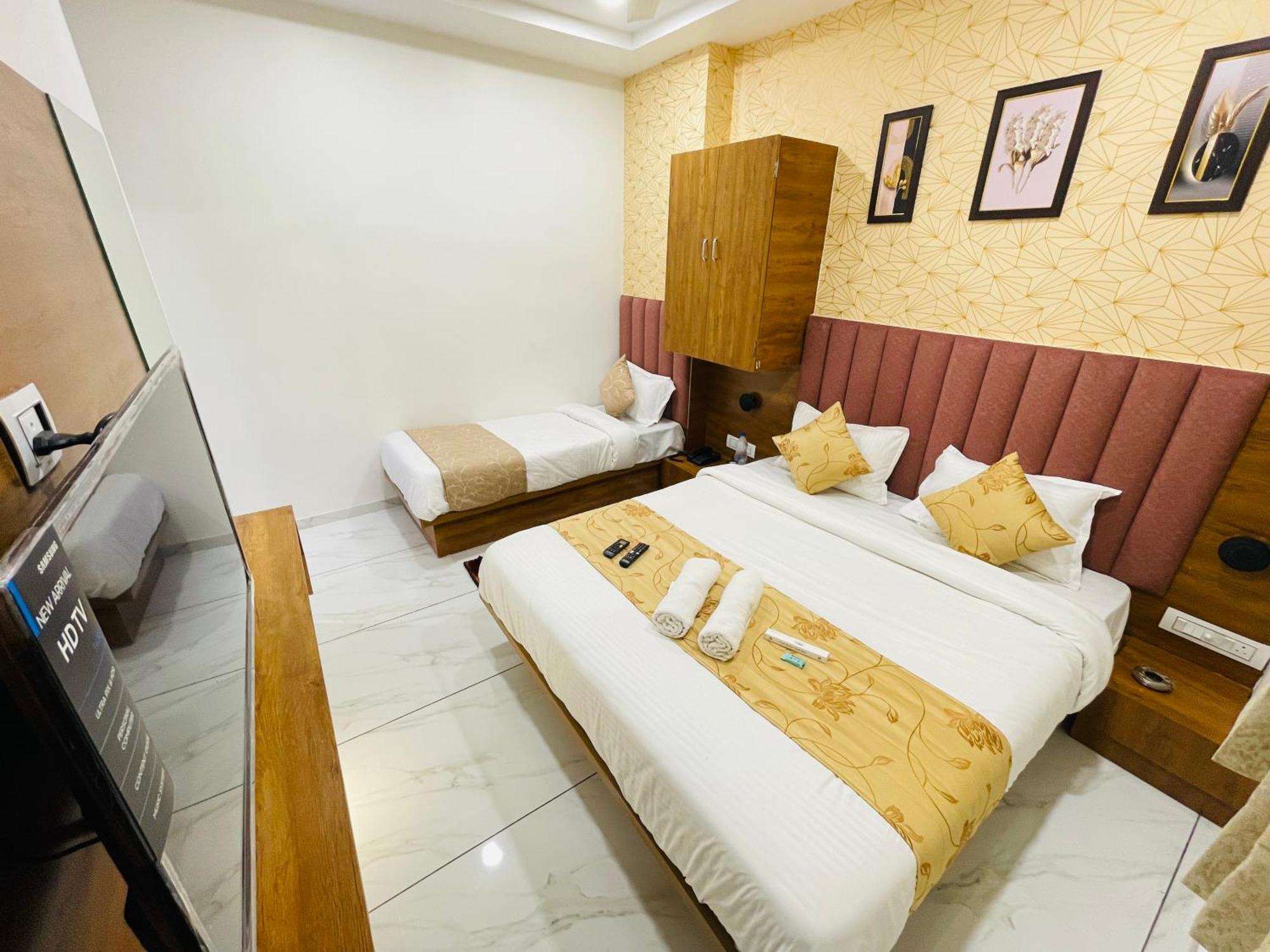 Hotel Avenue Sky Ahmadabad Zewnętrze zdjęcie