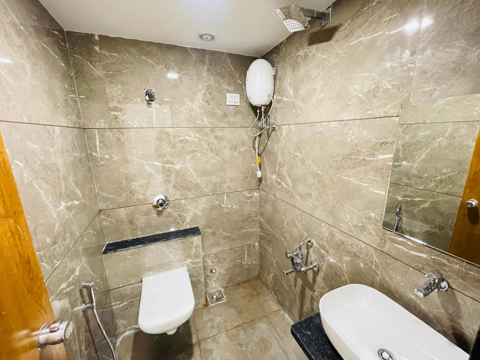 Hotel Avenue Sky Ahmadabad Zewnętrze zdjęcie