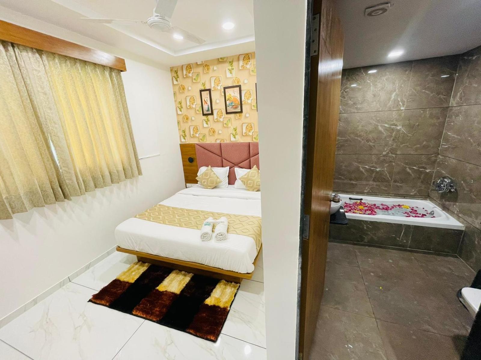 Hotel Avenue Sky Ahmadabad Zewnętrze zdjęcie